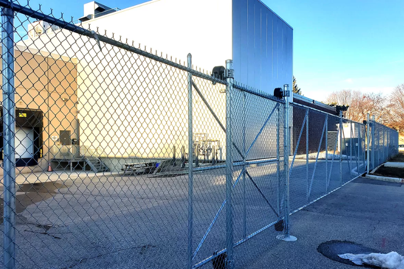 A robust fence helps prevent theft, vandalism, and trespassing. In high-traffic urban areas, a secure perimeter can be a business’s first line of defense.